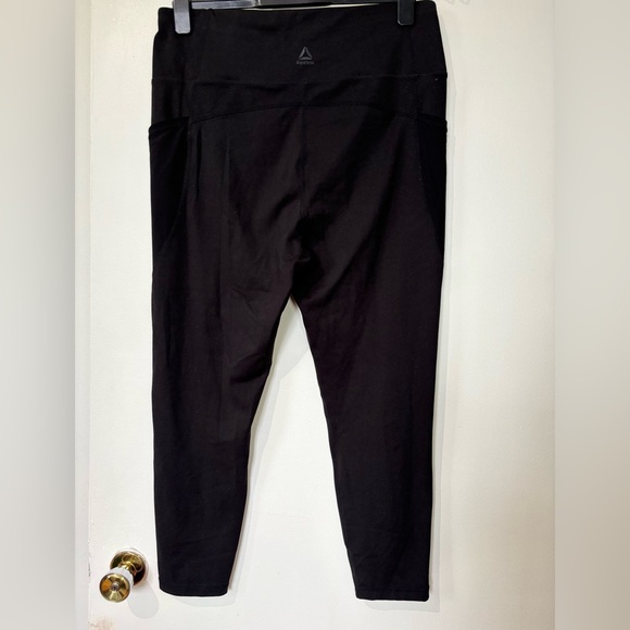 🎉4/30$🎉 Reebok Black Cropped Active Leggings - Size XL - Picture 5 of 5